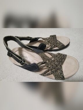 Clarks Collection Beige and Black Woven Slingback Sandals - Size 7.5